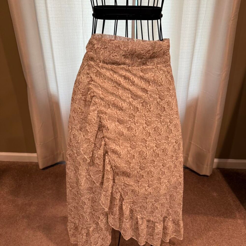 Unbranded Women's Tan and Cream Skirt Size Small